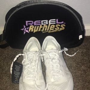 Cheer shoes. BRAND NEW. Really good price.